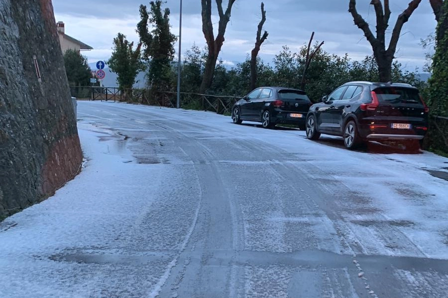 Una delle strade imbiancate