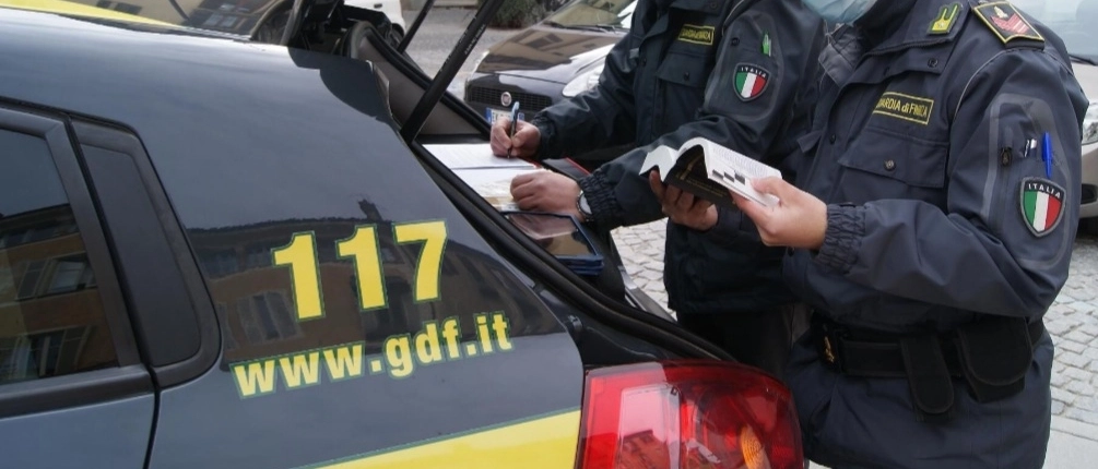 Grosseto, per evitare la sospensione dell’attività commerciale, il titolare ha pagato una sanzione di 2500 euro e assunto subito il dipendente
