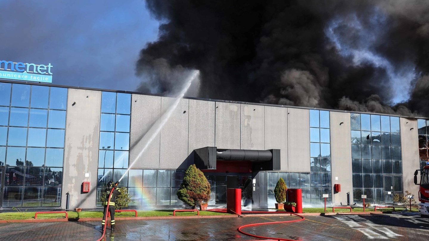 L'incendio alla Pas ha riguardato anche la Timenet L'incendio alla Pas ha riguardato anche la Timenet