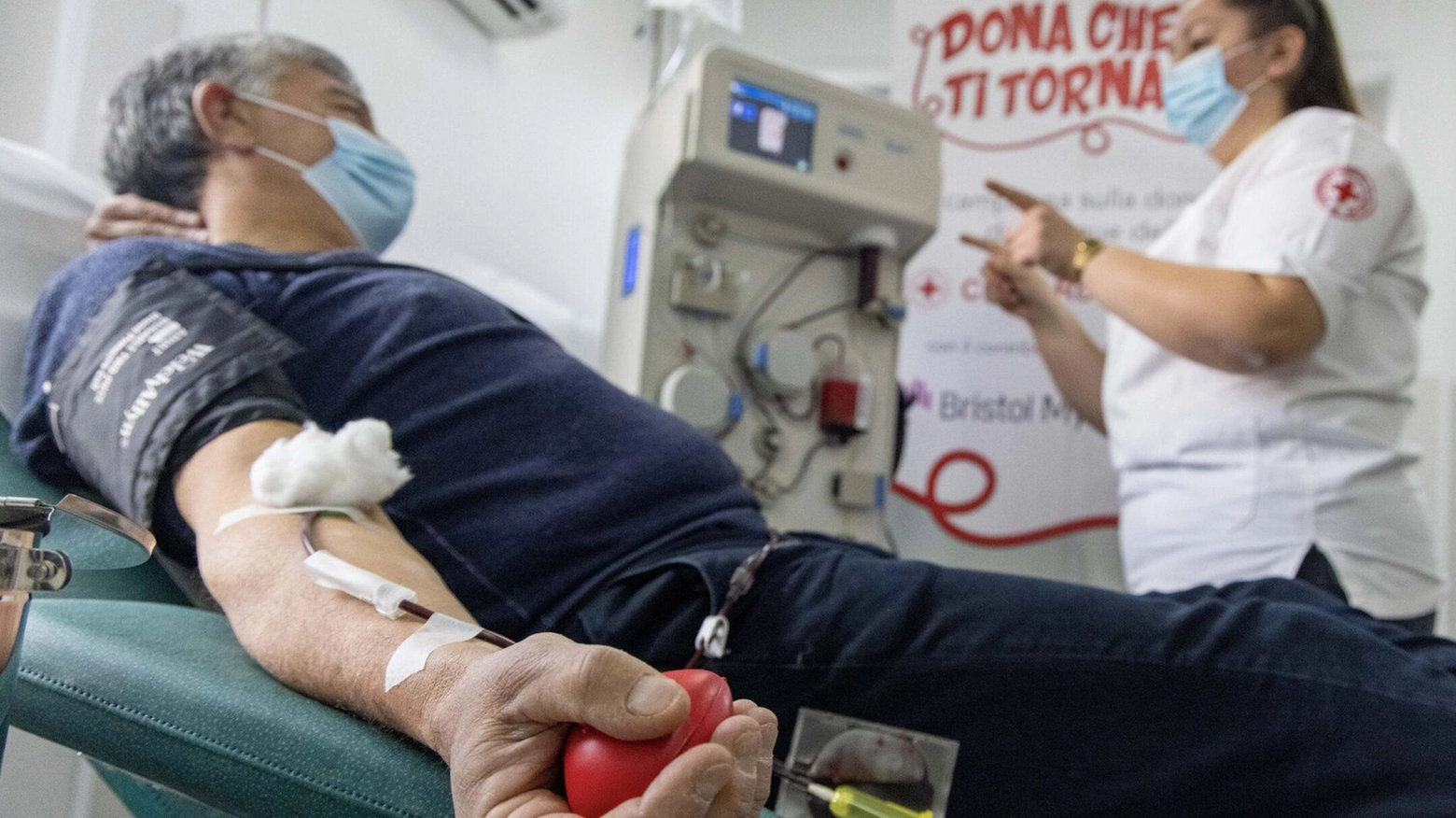 Allarme rosso, calano le donazioni  di sangue
