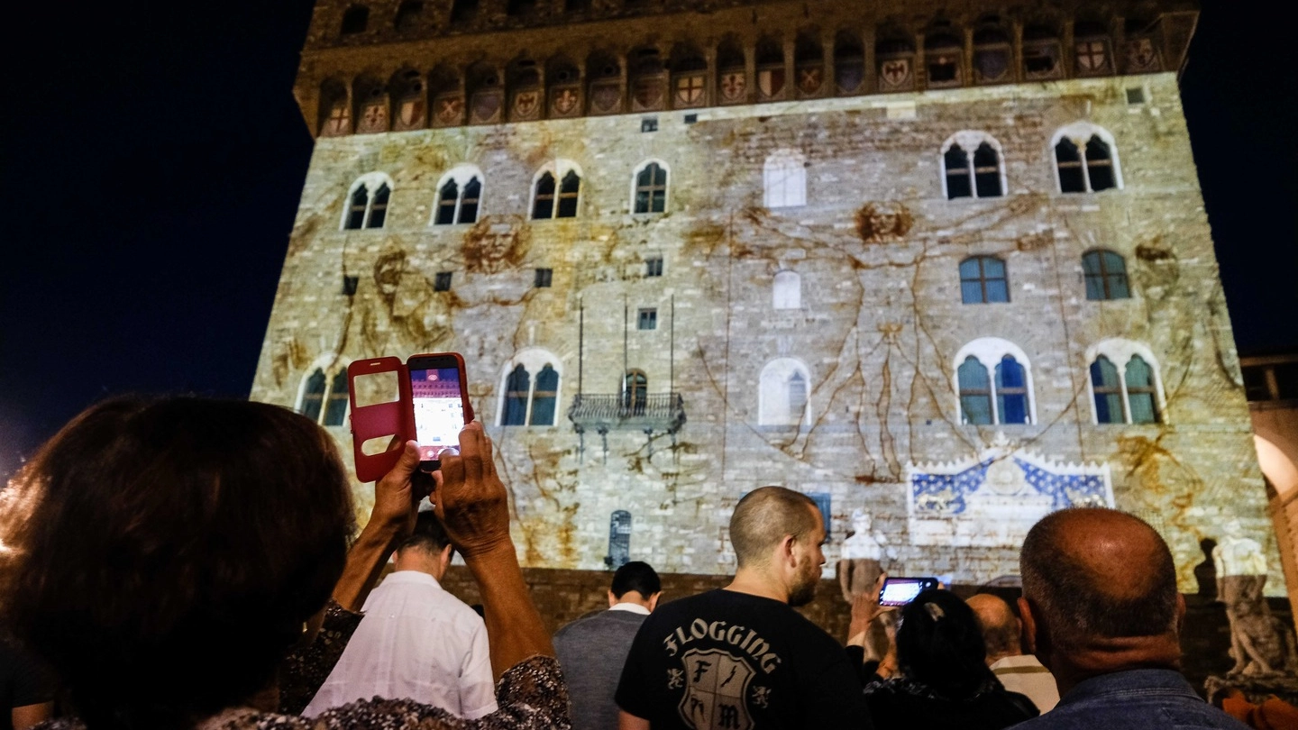 La proiezione su Palazzo Vecchio (foto Giuseppe Cabras/New Press Photo)