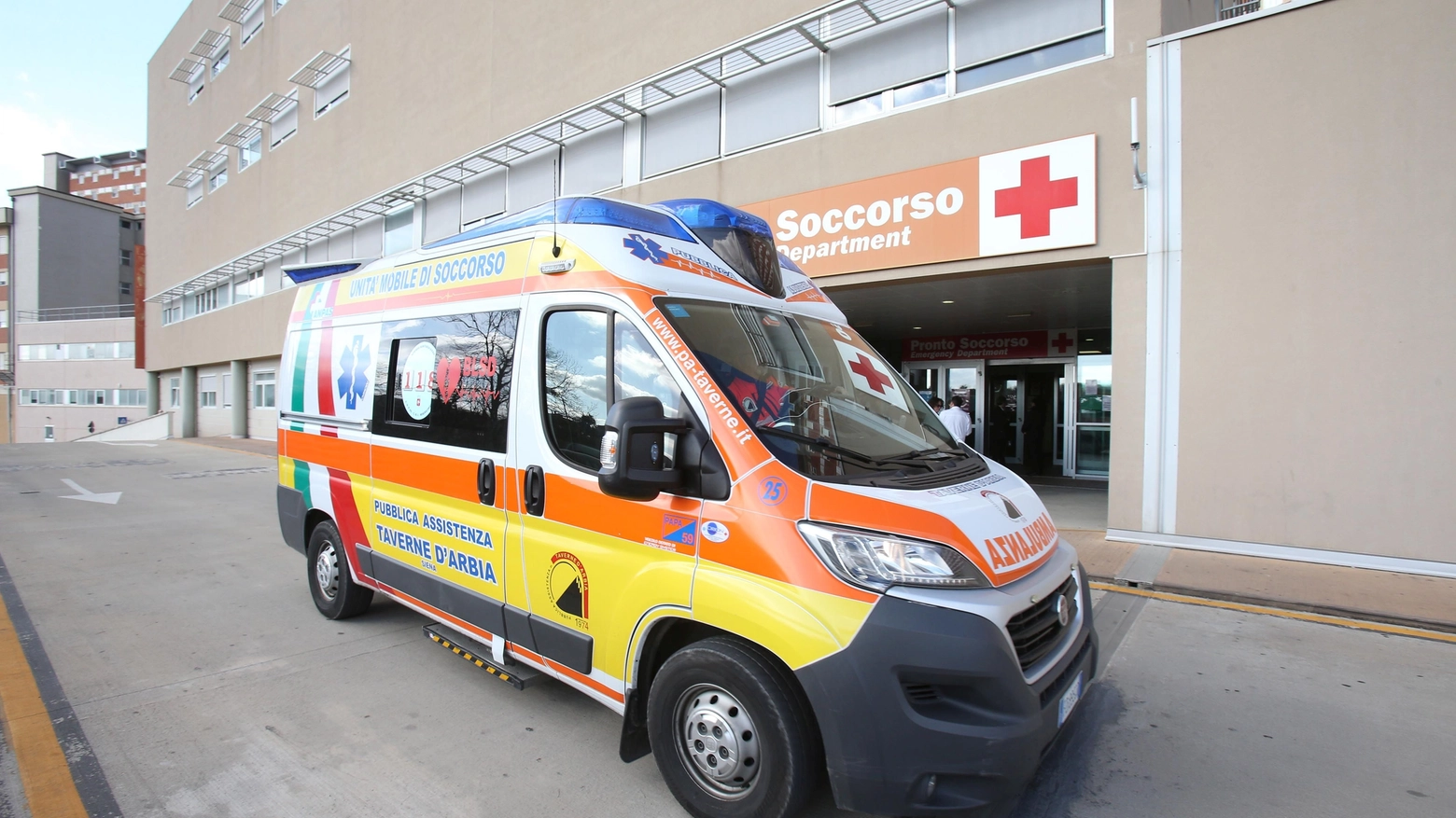 Ambulanza al pronto soccorso (foto di repertorio)