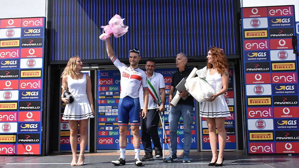 Giro d'Italia Under 23, il podio a Pescia (foto Regalami un sorriso onlus)