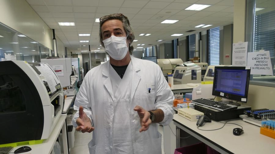 Ismaele Fusco, direttore del laboratorio analisi dell’ospedale (foto Attalmi)