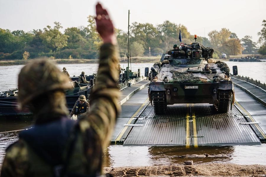 Un tank tedesco Marder a Elba (Ansa)
