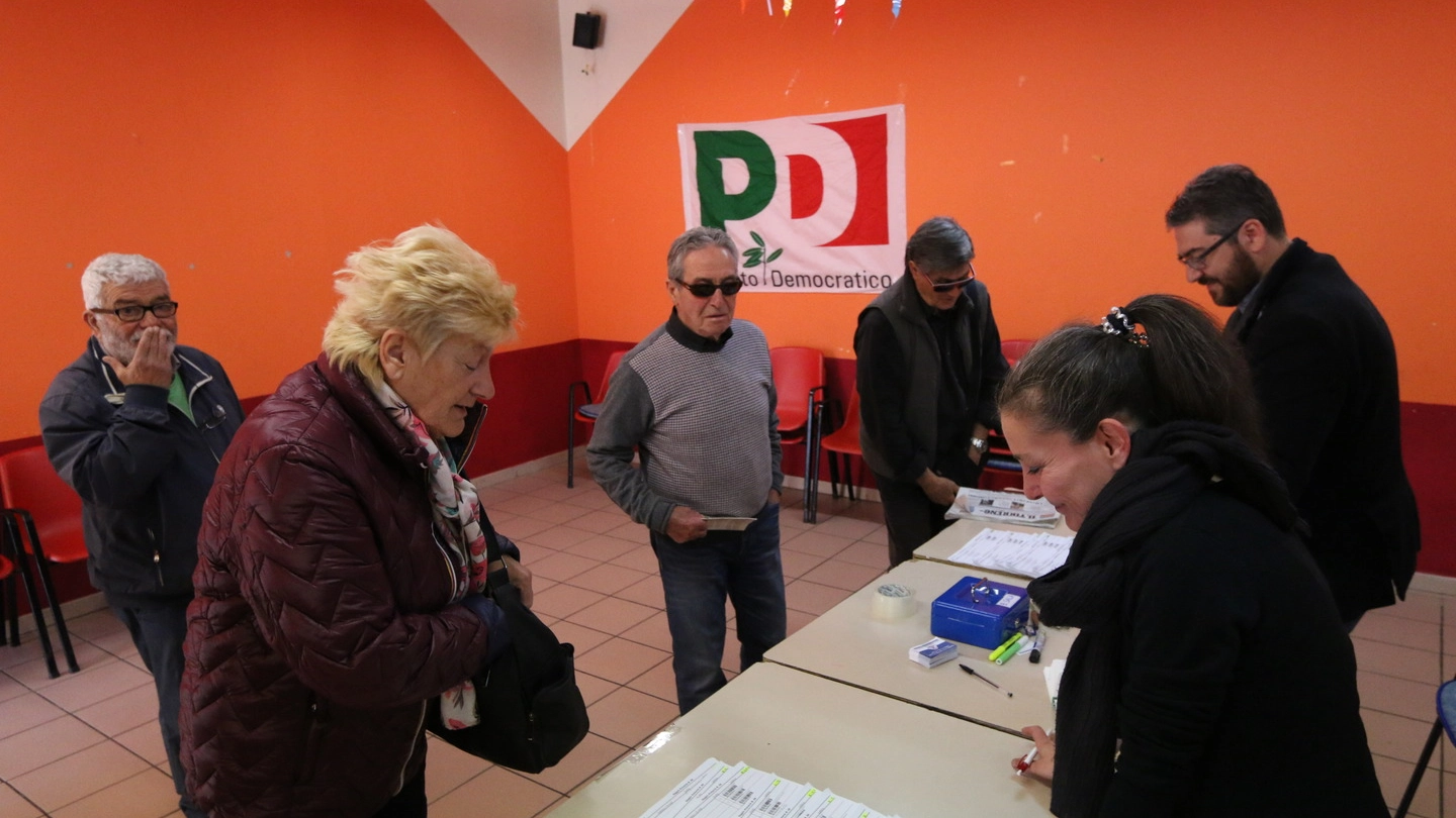 Primarie Pd, si vota a Riglione (foto Valtriani)