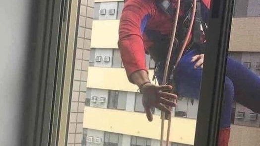 Spiderman.... si affaccia alla finestra