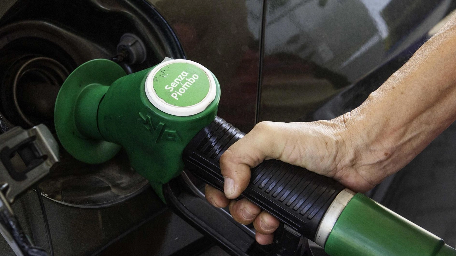 Anche in Umbria la benzina vola verso i due euro Anche in Umbria la benzina vola verso i due euro