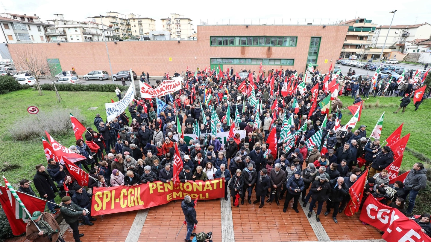 La manifestazione in solidarietà al sindaco (Tommaso Gasperini / Fotocronache Germogli)