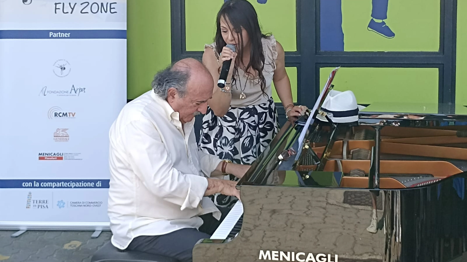 Il pianoforte all'aeroporto di Pisa