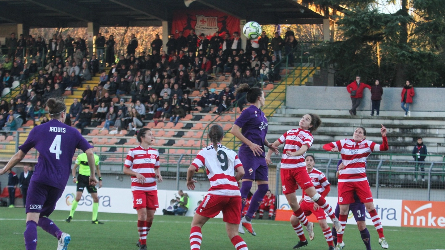 Un'azione di Florentia-Fiorentina Women's (Germogli)