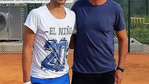 Marco Bonacchi, a destra, col calciatore professionista Pucciarelli del Chievo