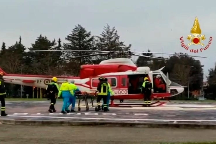 L'arrivo dell'elicottero all'ospedale di Arezzo