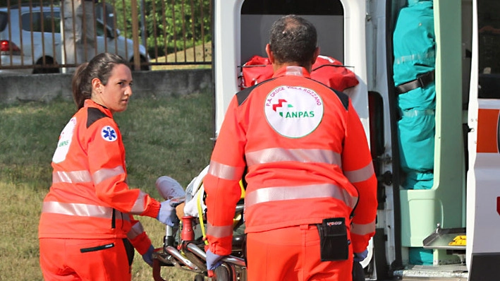 Volontari durante un soccorso (foto di repertorio)