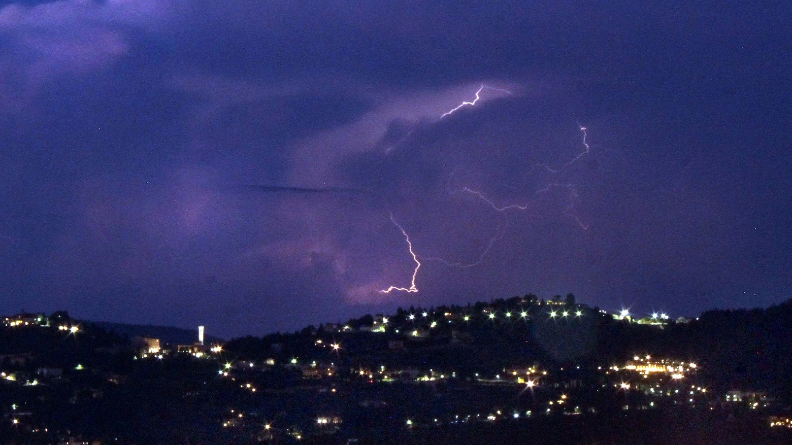Meteo, in arrivo forte maltempo: temporali e nubifragi (Pressphoto)