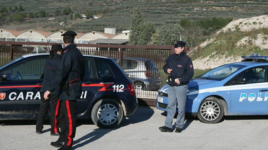 Intervento di polizia e carabinieri