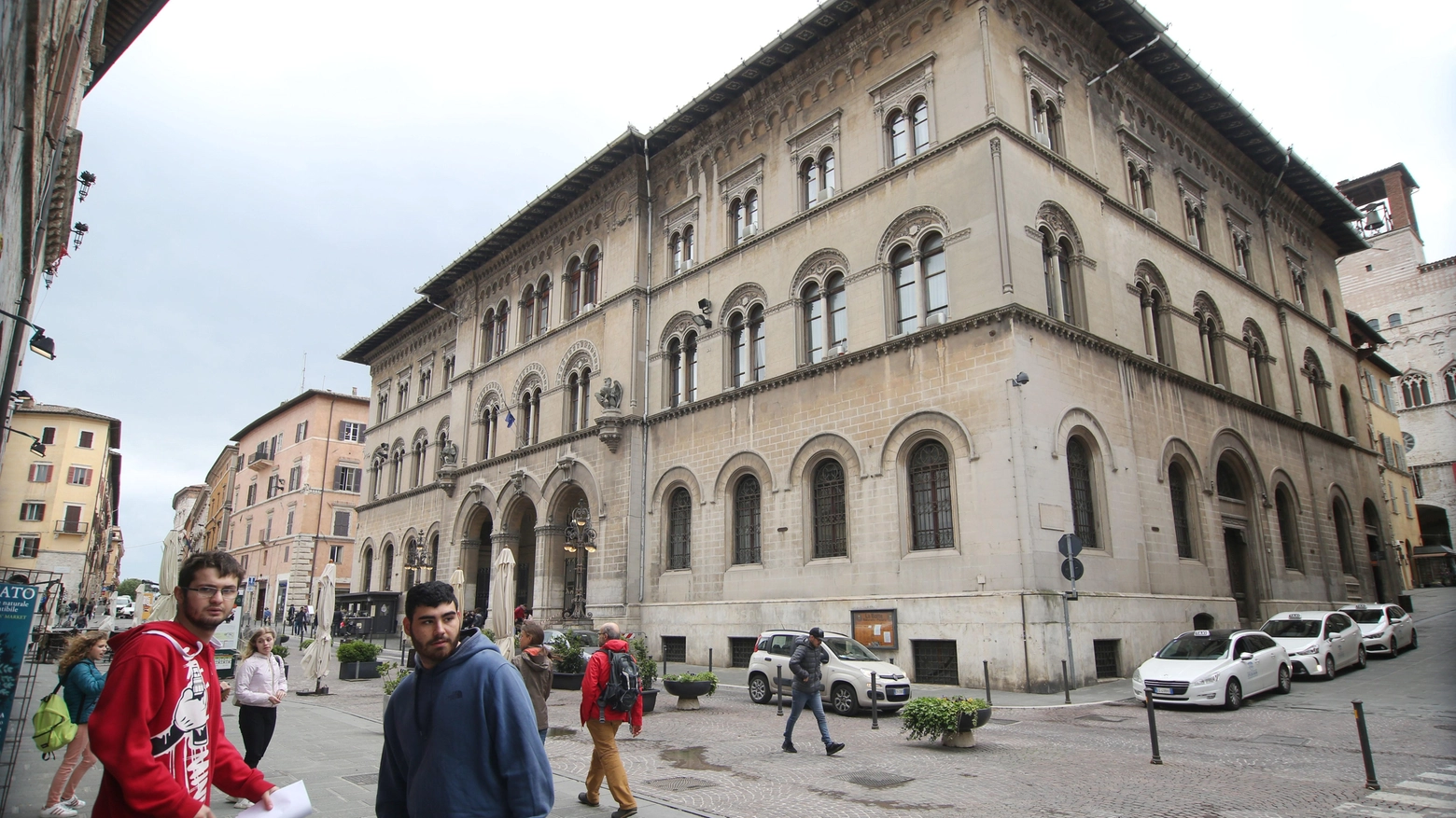 Tribunale civile lesionato dal sisma "Serve subito una sede alternativa" Tribunale civile lesionato dal sisma "Serve subito una sede alternativa"