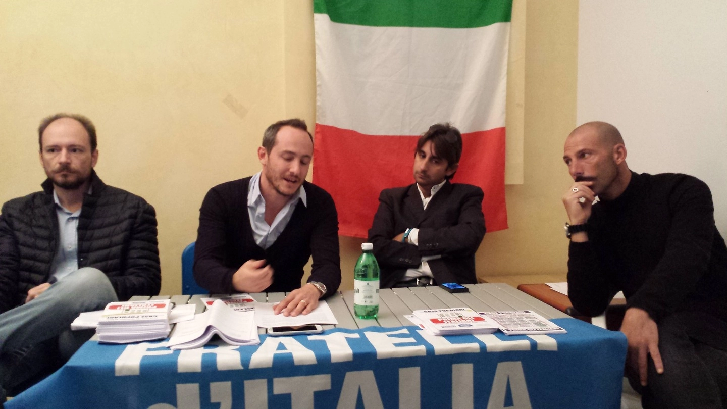 Il gruppo dirigente di Fratelli d’Italia con il consigliere regionale Donzelli e i cugini Amorese