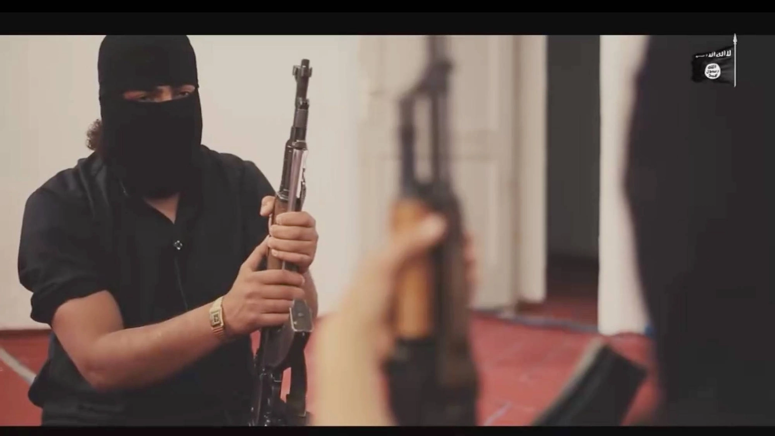 Isis, il fermo immagine di un video di propaganda (Olycom)