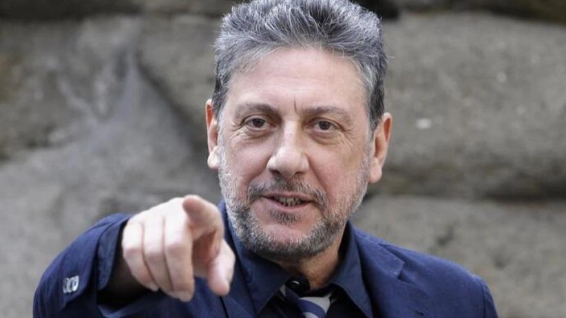 Castellitto veste i panni di Zorro Storia di un’esistenza ai margini Castellitto veste i panni di Zorro Storia di un’esistenza ai margini
