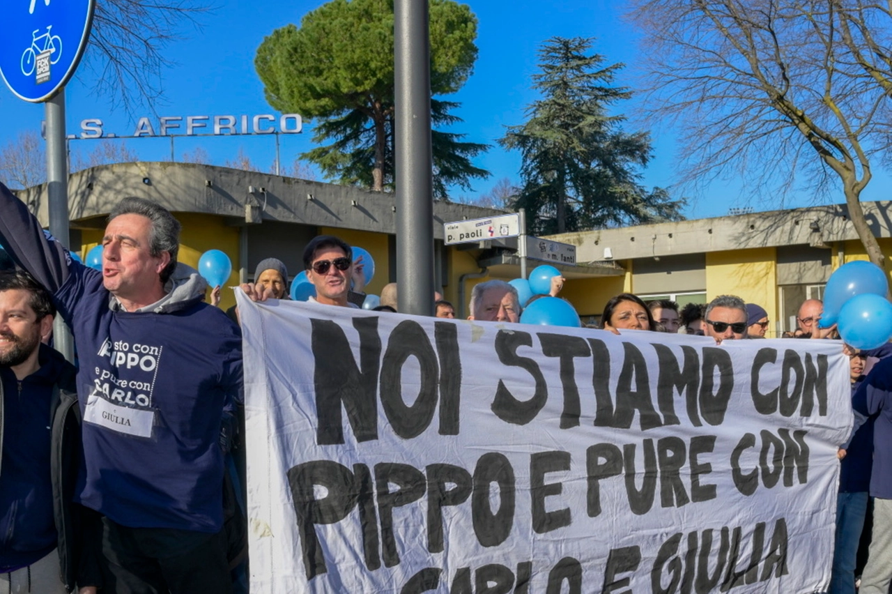 La protesta davanti all’Affrico