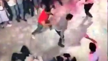 La rissa scoppiata nella discoteca spagnola ripresa dalle telecamere di sicurezza