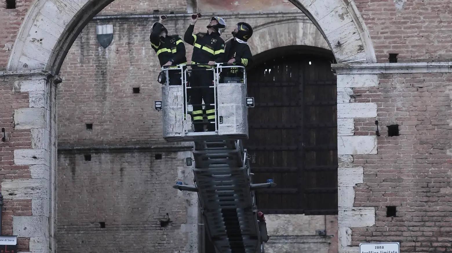 Tentano di rubare minicar Ladri in azione alla Lizza Tentano di rubare minicar Ladri in azione alla Lizza
