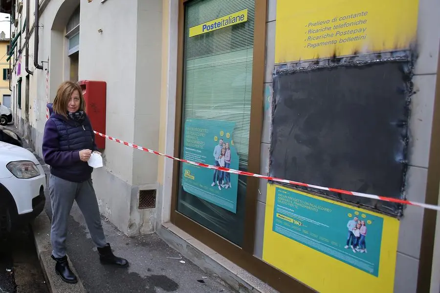 Ponte a Ema, bancomat delle Poste fatto esplodere: boato e paura nella notte