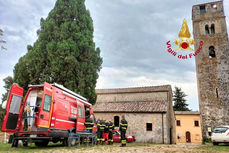 Le ricerche del 19enne scomparso in provincia di Siena (Foto Vigili del fuoco)