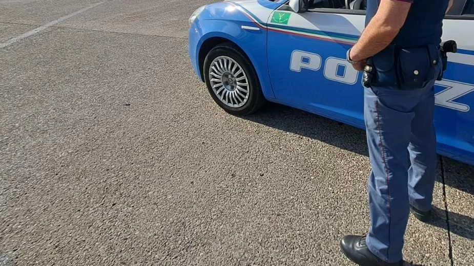 La Polizia di Frontiera dell'aeroporto di Pisa ha individuato due passeggeri destinatari di ordine di cattura: un 67enne marocchino e un 34enne albanese. Entrambi sono stati portati in carcere.