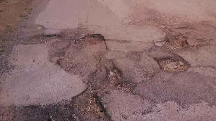 "Massa Marittima: strade disastrate, sale la protesta. Il Pci: "Per ora soltanto rattoppi"".
"Massa Marittima: strade disastrate, sale la protesta. Il Pci: "Per ora soltanto rattoppi"".
