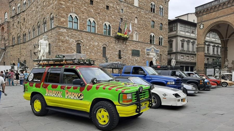 Le macchine parcheggiate a Palazzo Vecchio