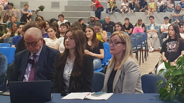 Un momento della conferenza Un momento della conferenza