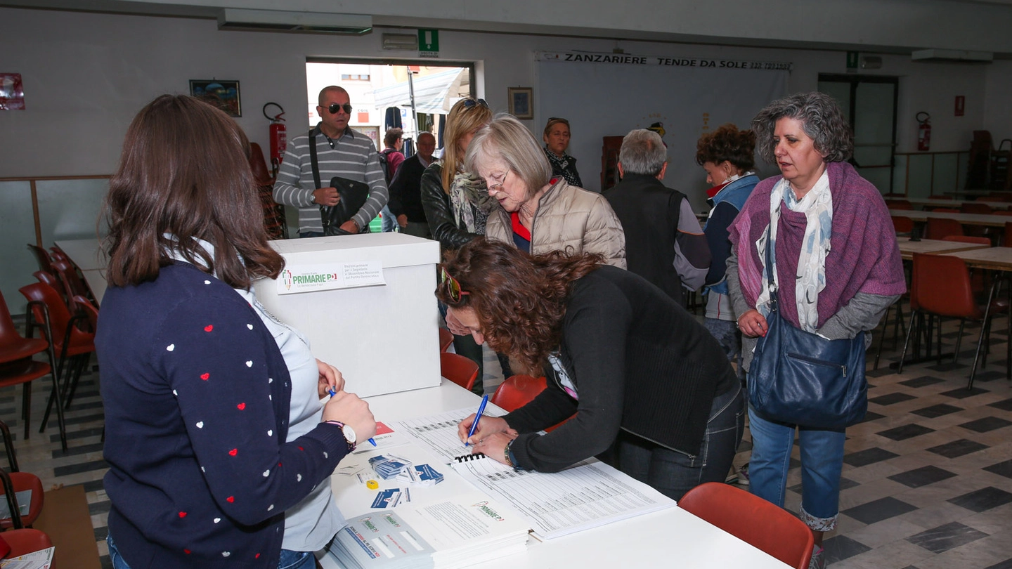 Elettori al voto a Empoli (Fotocronache Germogli)