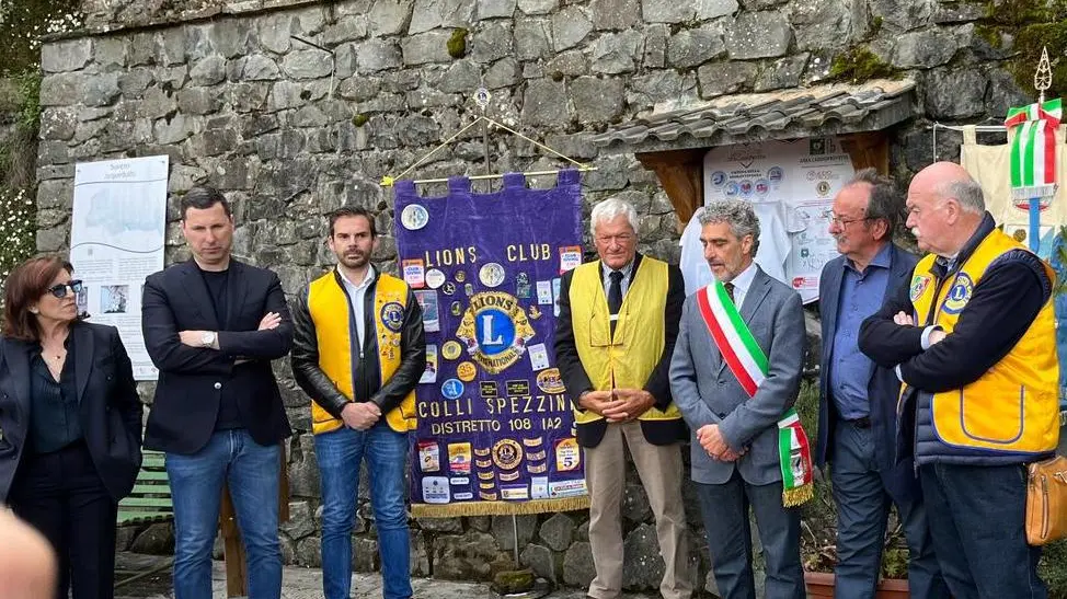 Defibrillatore e piazza nel ricordo di Garbini Defibrillatore e piazza nel ricordo di Garbini