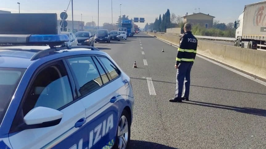 La Volante intervenuta sul Raccordo La Volante intervenuta sul Raccordo