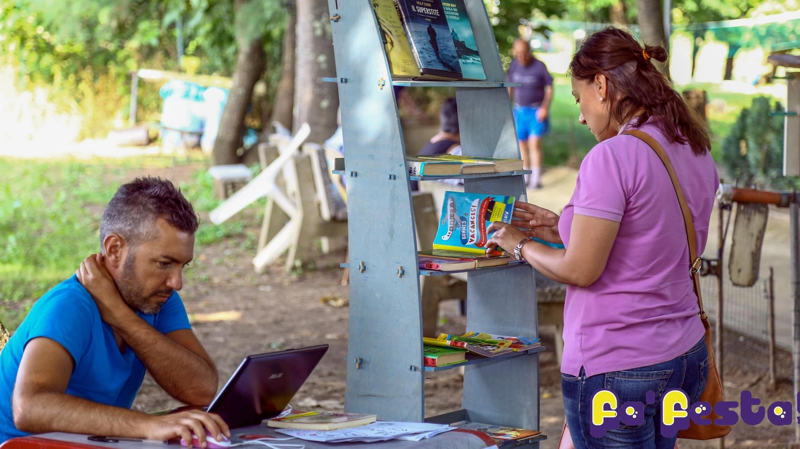 I libri sotto casa, prima tappa in via Livornese Arriva il furgone con un carico di volumi e attività I libri sotto casa, prima tappa in via Livornese Arriva il furgone con un carico di volumi e attività