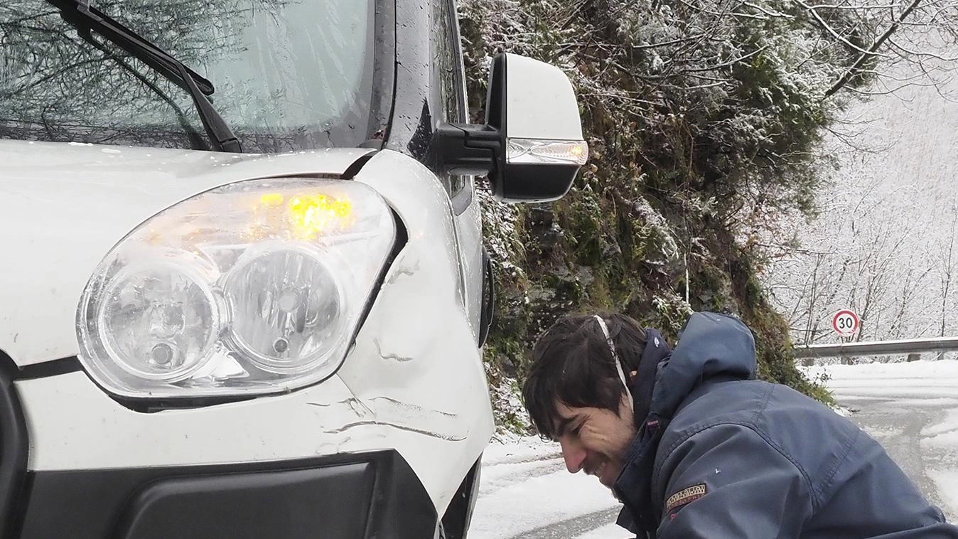 Sulle strade è già inverno. Via agli obblighi anti-neve Sulle strade è già inverno. Via agli obblighi anti-neve