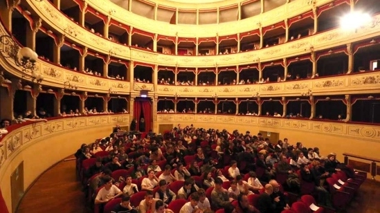 L'interno del teatro Guglielmi (foto di repertorio)