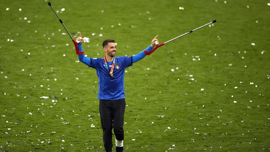 Spinazzola in campo a Wembley con le stampelle