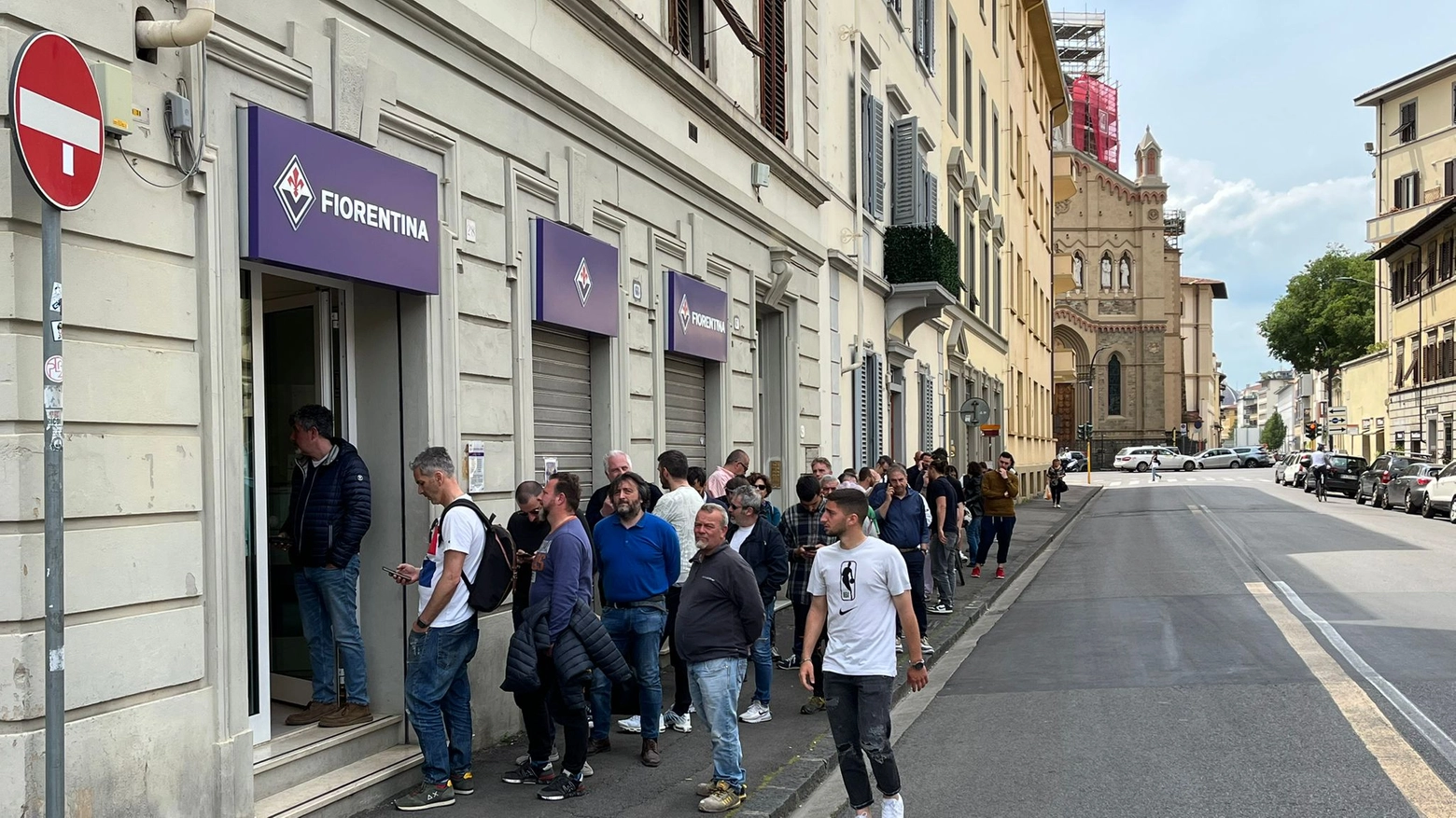 Firenze, febbre da Coppa Italia: in centinaia in fila, ma i biglietti sono solo online