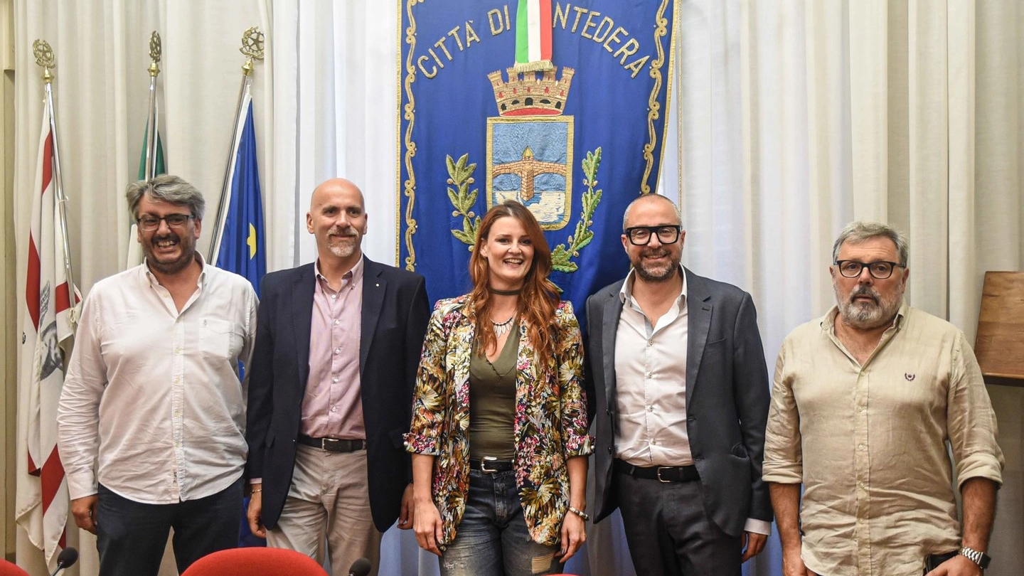 Irene Fornaciari con il sindaco Franconi, il vice Puccinelli, Leone e Della Bella