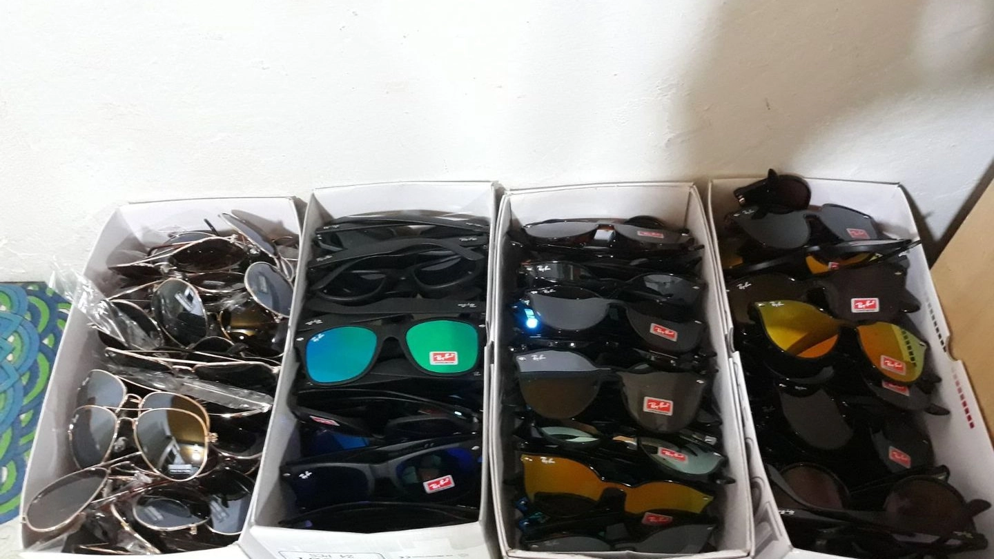 Alcuni degli occhiali contraffatti
