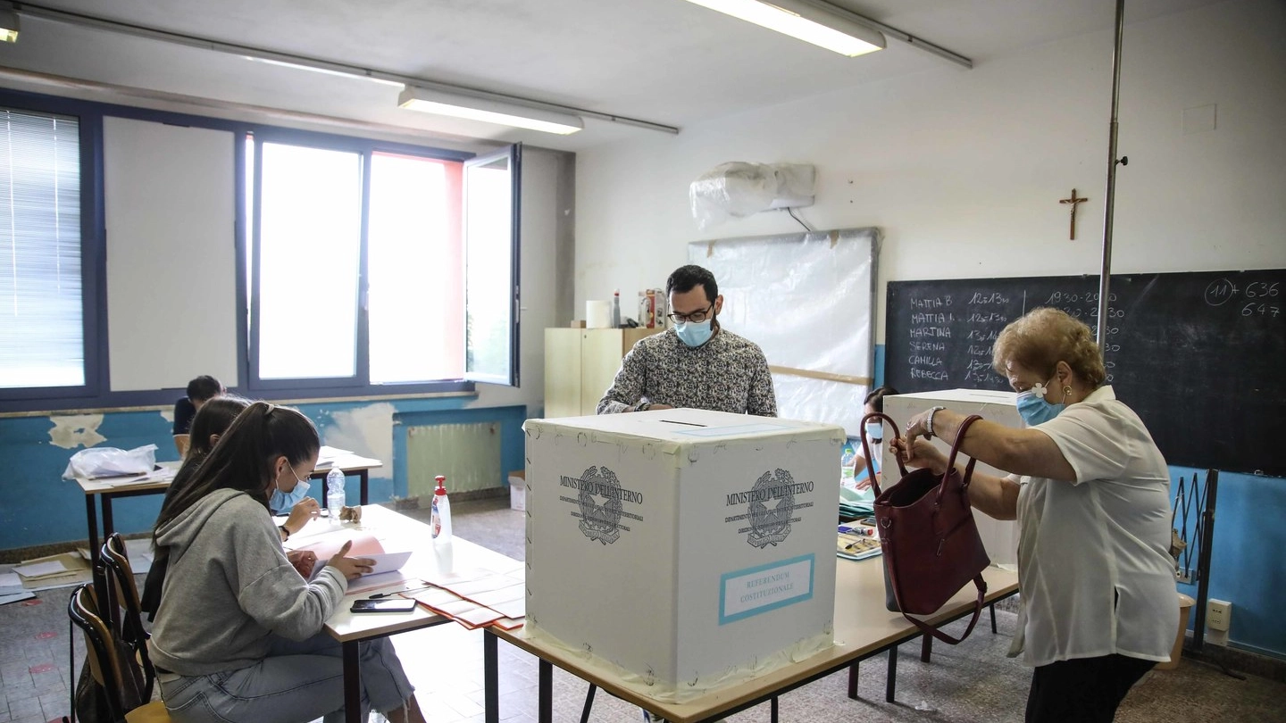 Un seggio elettorale (foto Germogli)
