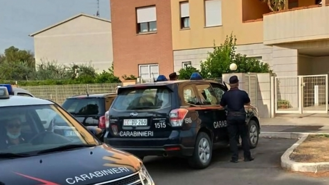 I carabinieri di Grosseto insieme alla Municipale intervennero nell’appartamento di via Europa dopo diverse segnalazioni da parte dei cittadini sulla situazione all’interno