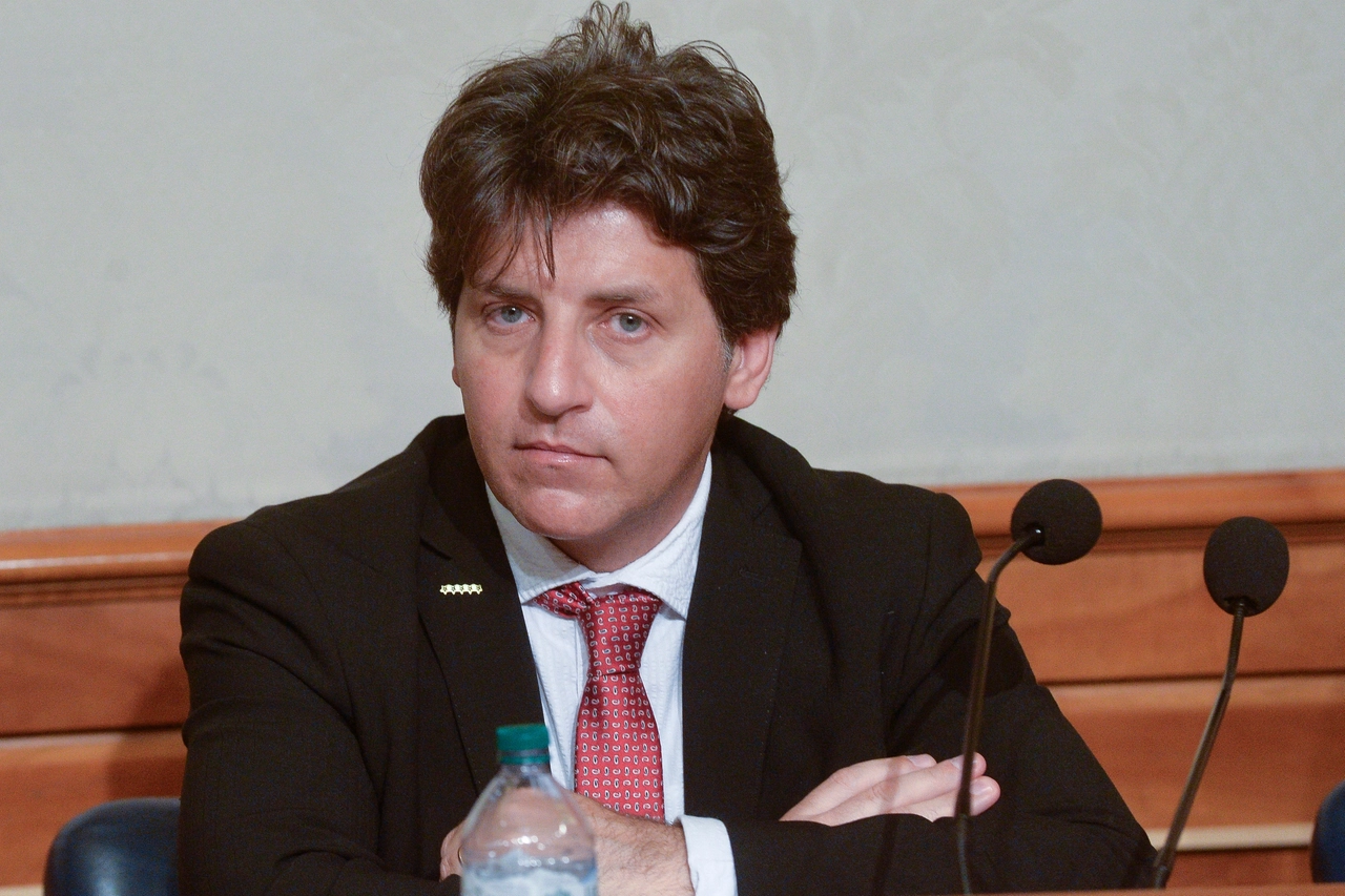 Il senatore Gianluca Ferrara