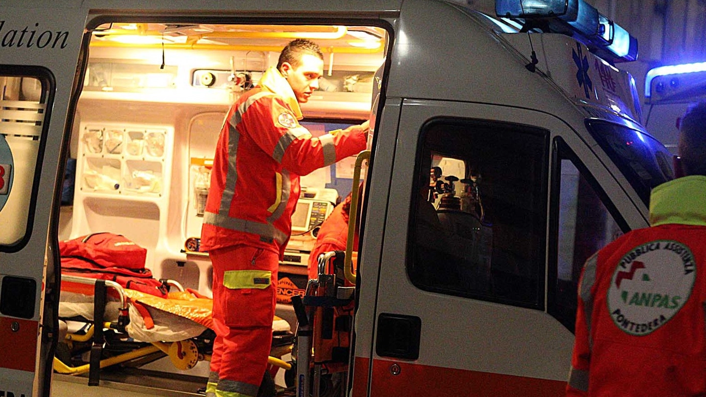 Sono intervenuti i sanitari del 118 e i vigili del fuoco