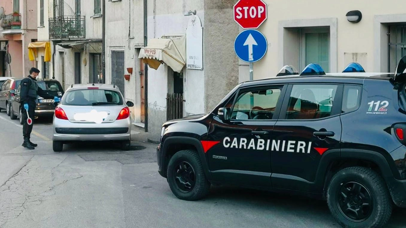 I carabinieri di  Montignoso durante i controlli