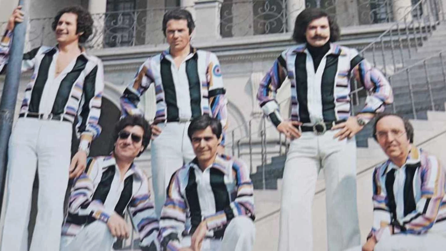 Il gruppo pratese «I Jolly» ritratti nella copertina di un disco firmato da loro. Si esibiscono dal lontano 1963