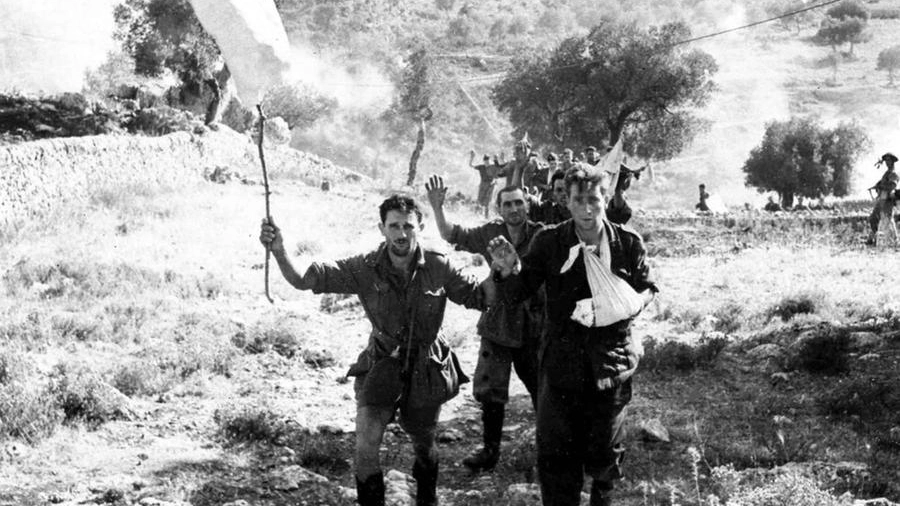 8 settembre 1943: prigionieri italiani si arrendono a truppe alleate